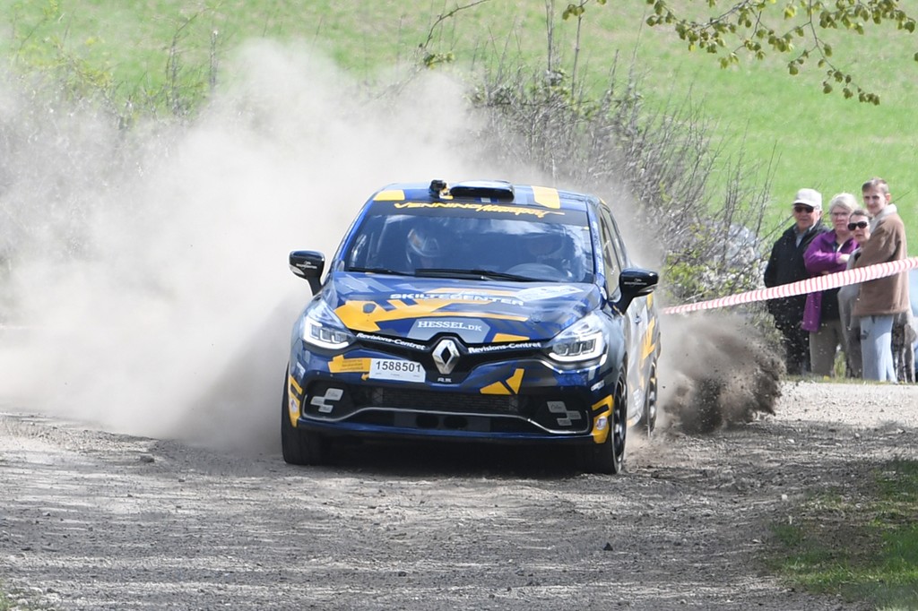 Venning Motorsport skal have optimeret undervognen på teamets Renault Clio R3T inden DM3
(Foto: Morten Dam, specialpress@gmail.com)